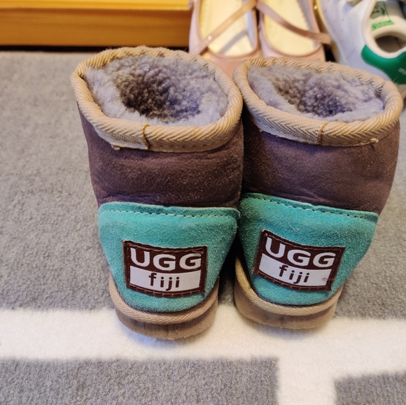UGG Boots - Picture 3 of 13